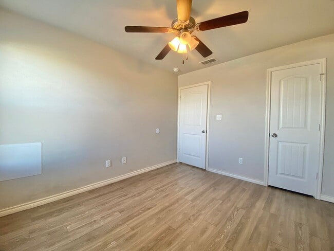 Building Photo - Great 3 bed 2 bath rural rental now available.