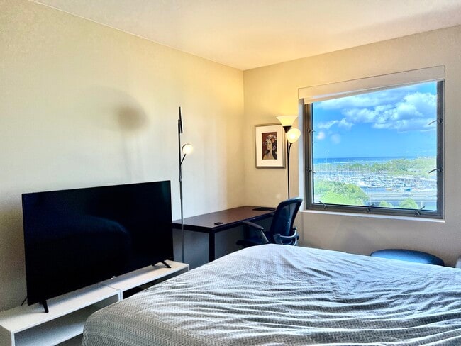 Building Photo - 1551 Ala Wai Blvd