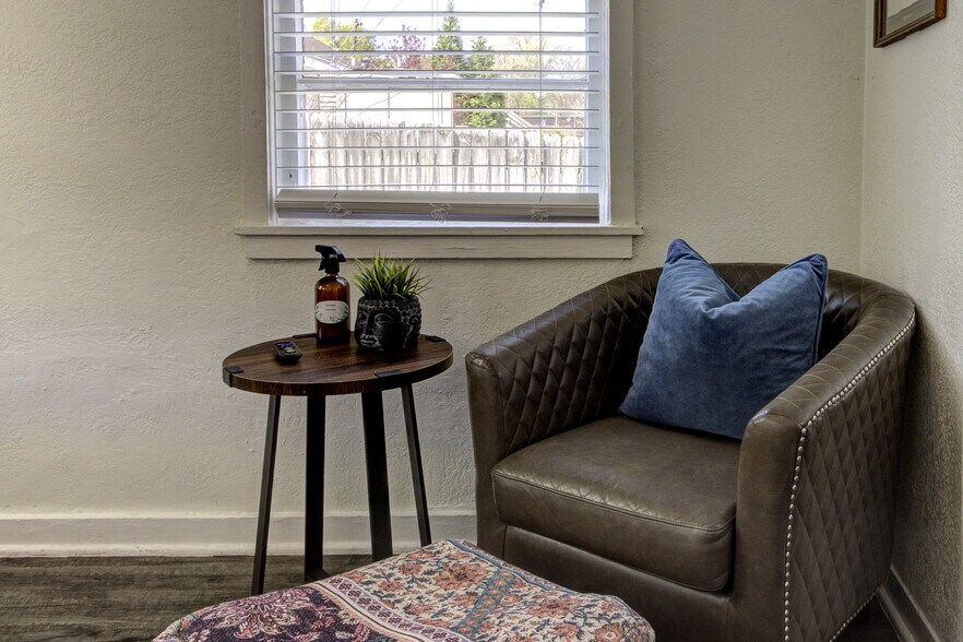 Building Photo - 1980 Jefferson Ave