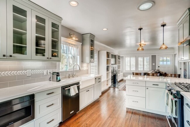 Building Photo - Quaint Remodeled 2 Bedroom Home in South Park