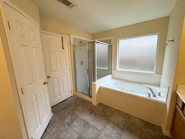 Building Photo - 2601 Easton Springs Ct
