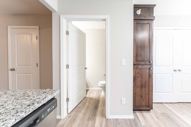 Building Photo - Oakwood Heights Townhomes