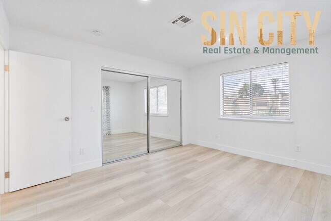 Building Photo - 5064 Spencer St