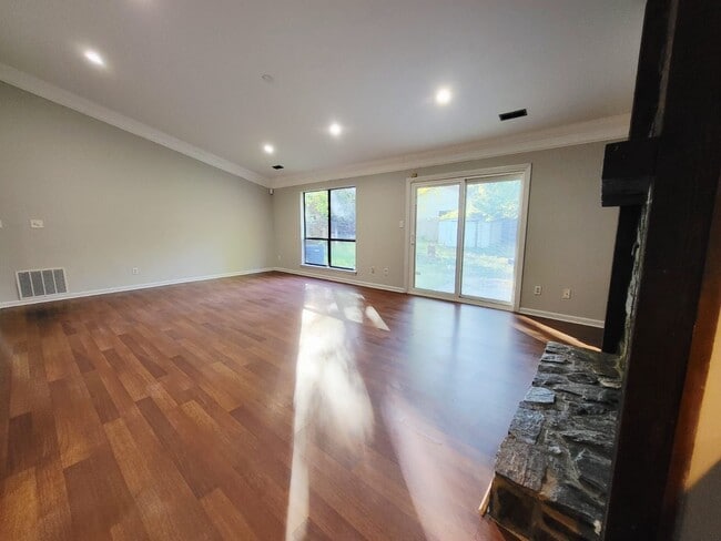 Building Photo - 4715 Cricklewood Ln