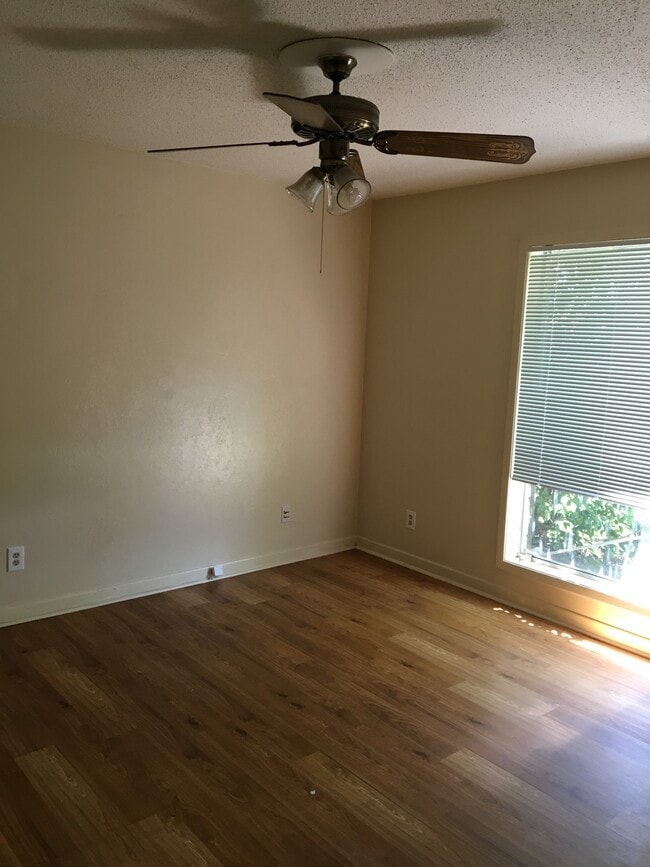 Building Photo - 3103 Lourdes St