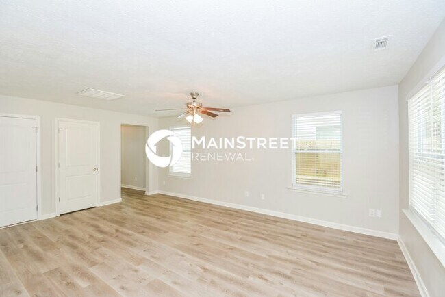 Building Photo - 3 Bedroom Pet-Friendly Home in Nashville, TN with Main Street Renewal