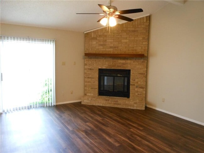 Building Photo - 602 Garden Path Dr