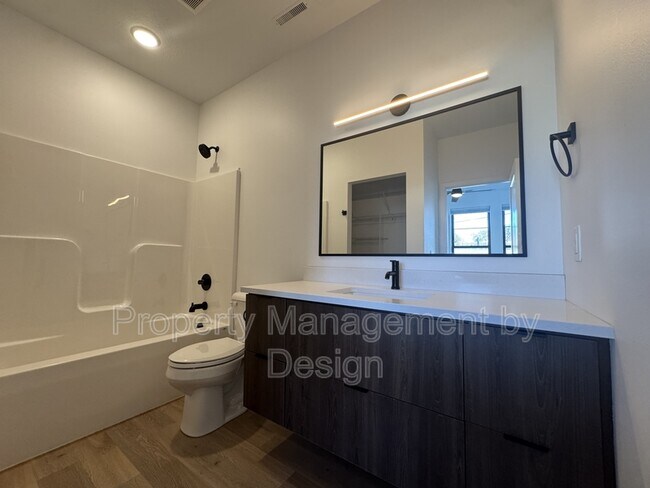 Building Photo - 1367 Keosauqua Way