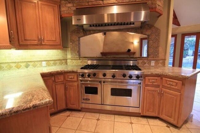 Kitchen w/Viking Appliances - 12707 Califa St