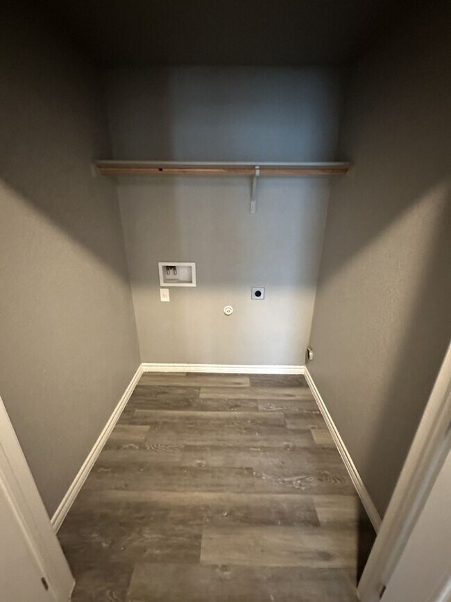 Building Photo - AVAILABLE NOW!