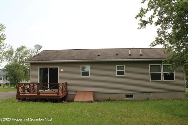 Building Photo - 15 Jeanne Dr