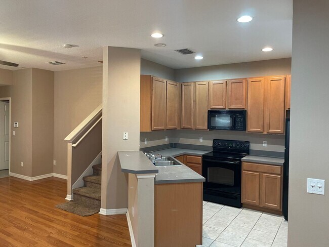 Building Photo - $2,000.00 3 BED / 2.5 BATH - IN MAITLAND 32810