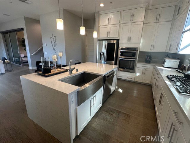 Building Photo - 101 Interval