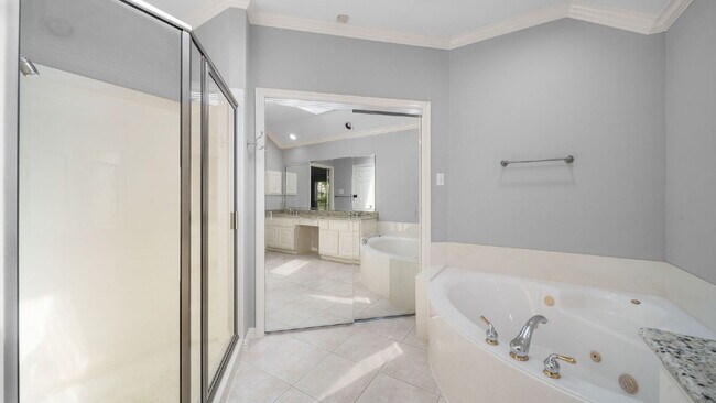 Building Photo - Welcome home to Alden Bridge, where comfort meets The Woodlands lifestyle!