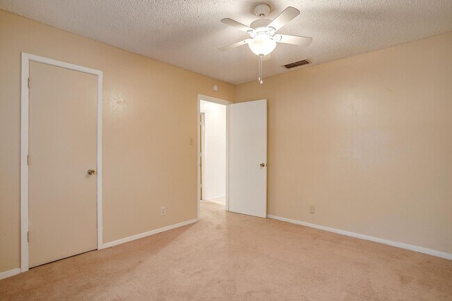 Building Photo - One Side of Very Nice Duplex West Granbury- 2 Bed, 2 Bath- 76049