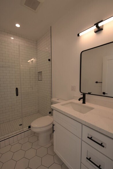 Building Photo - 5915 Fair Ave
