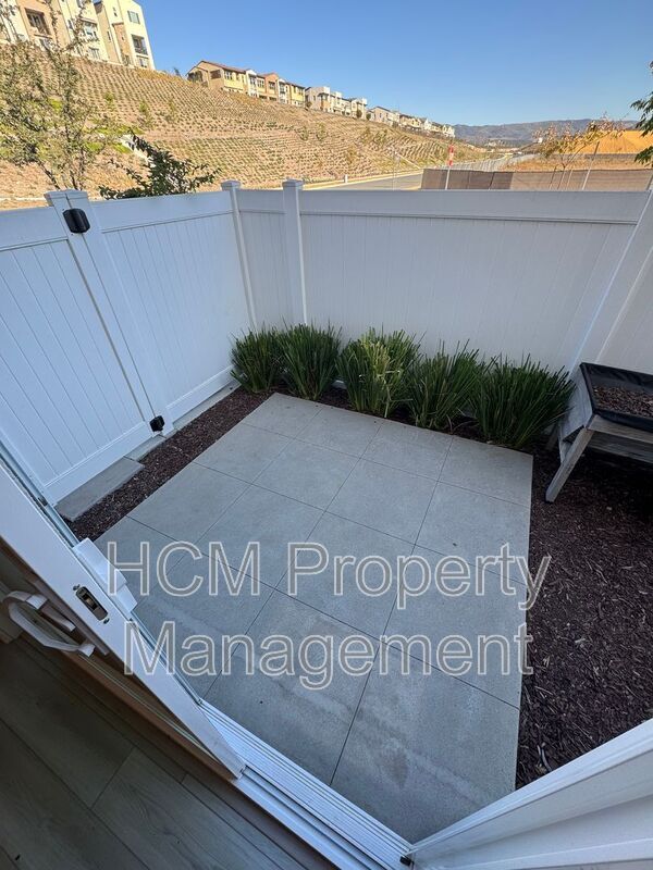 Building Photo - 1231 Brush Crk