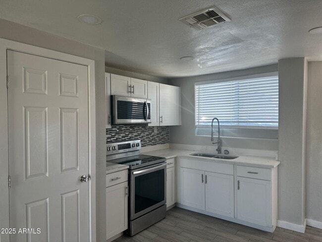 Primary Photo - 5113 N 17th Ave