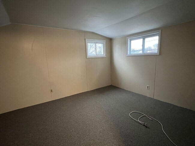 Building Photo - Charming Updated Cape Cod with several amenities!