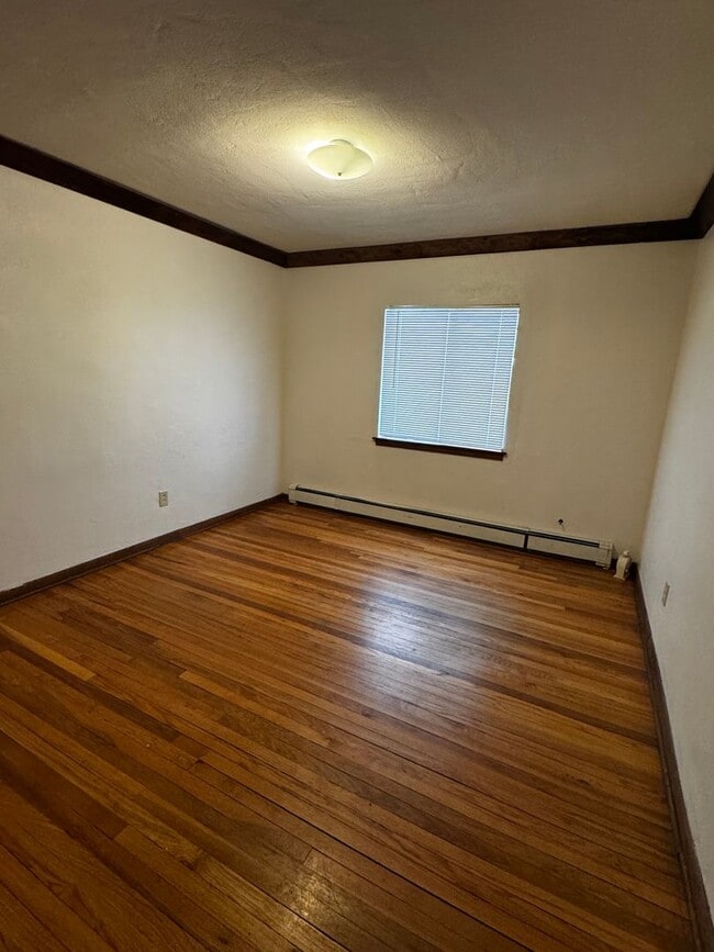 Building Photo - Near UNM. 3 Bedroom 2 bath