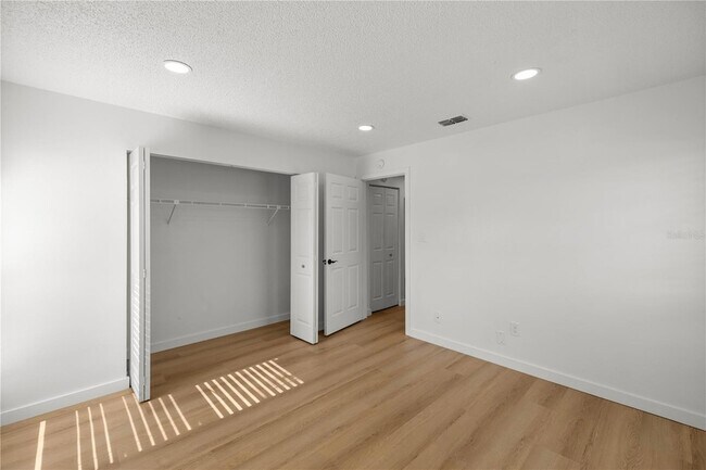 Building Photo - 5395 SE 30th Pl