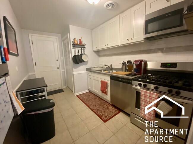 Building Photo - 3714 N Sheffield Ave