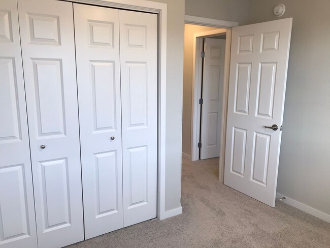 Building Photo - Valley View Townhomes