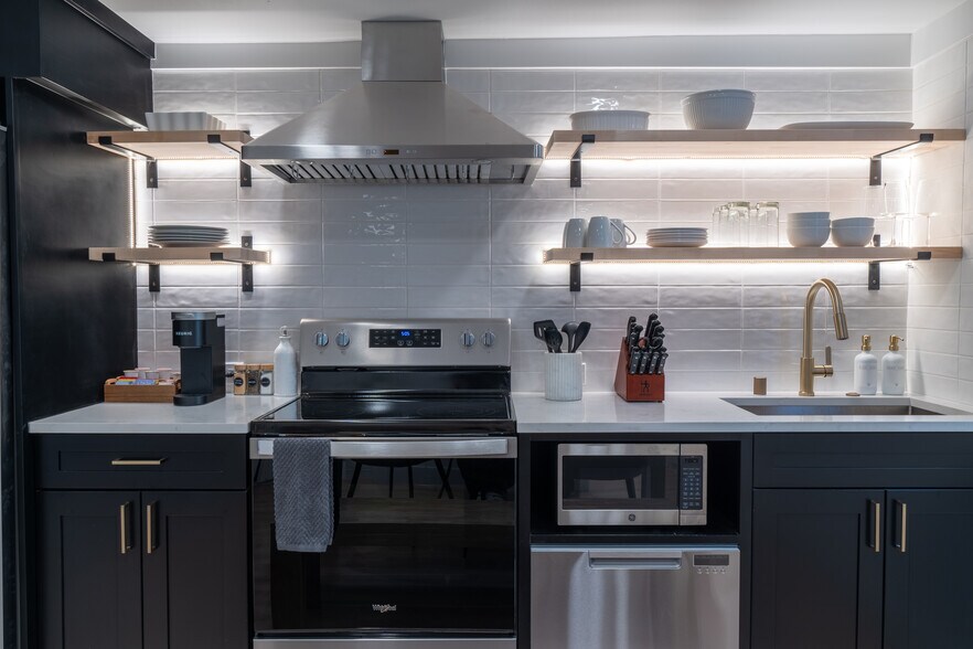 Beautiful and functional kitchen - 1519 32nd Ave