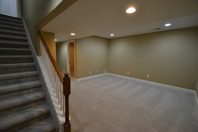 Building Photo - 4 bedrooms and large loft in Banning Lewis...