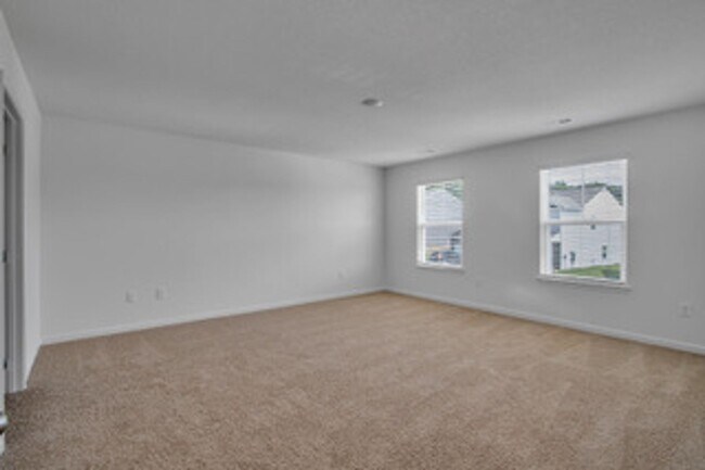 Building Photo - Knoxville 37932 - AVAILABLE July 1, 2026 - BEAUTIFUL, 3 bedroom, 2.5 bath home - Call Kathy Levei...