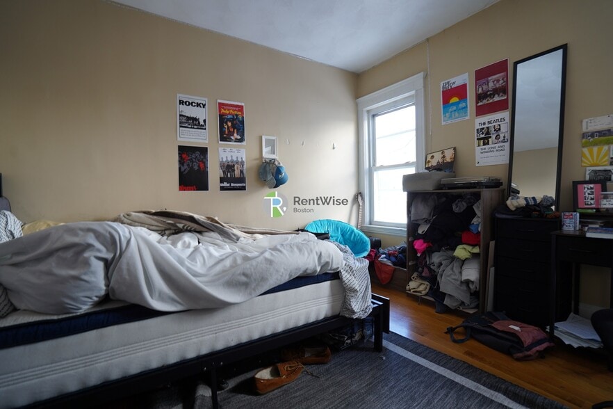 Building Photo - 52 Pearson Rd