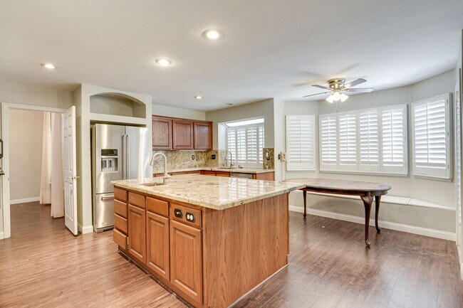 Building Photo - Luxury Meets Comfort in This Beautiful 4-Bedroom Retreat