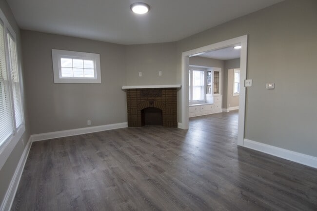Building Photo - 3574 W 147th St