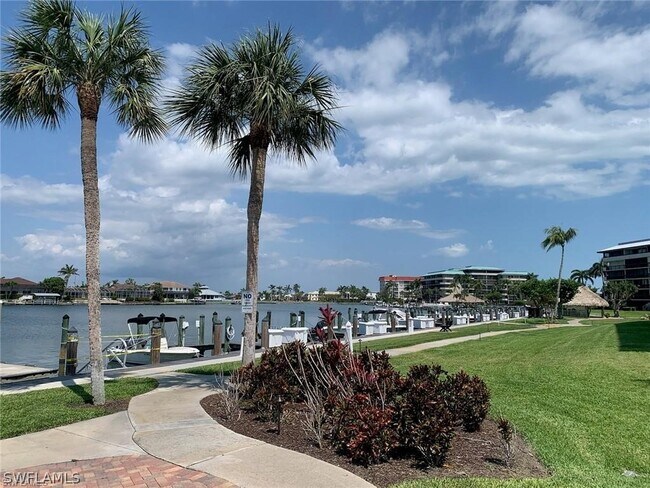 Building Photo - 260 Seaview Ct