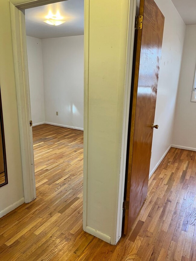 Building Photo - 1145 N Pinecrest Dr