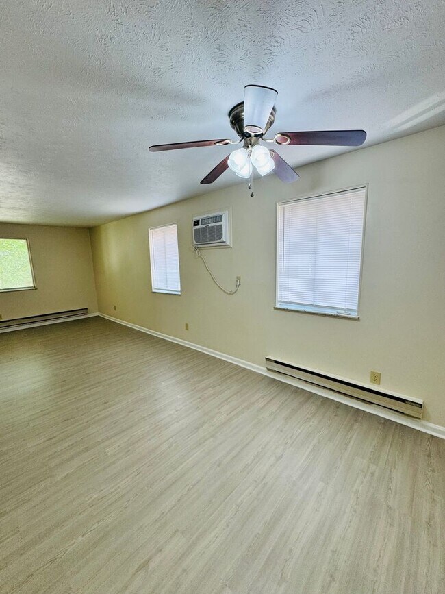 Building Photo - 1408 Jackson Ln