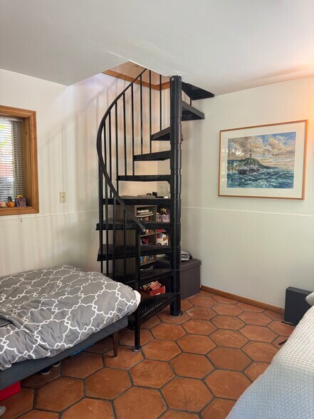 Unit B - 1734 Topanga Skyline Dr