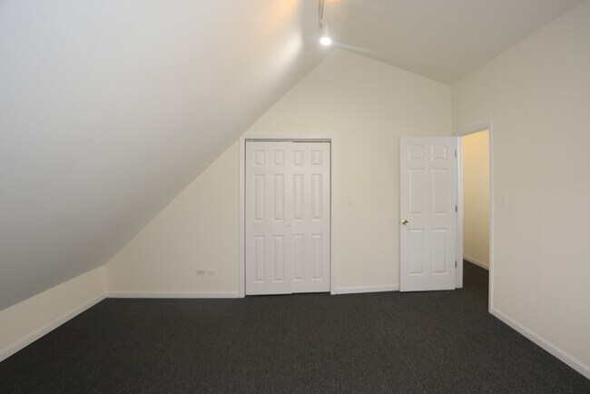 Building Photo - 2438 N Ashland Ave