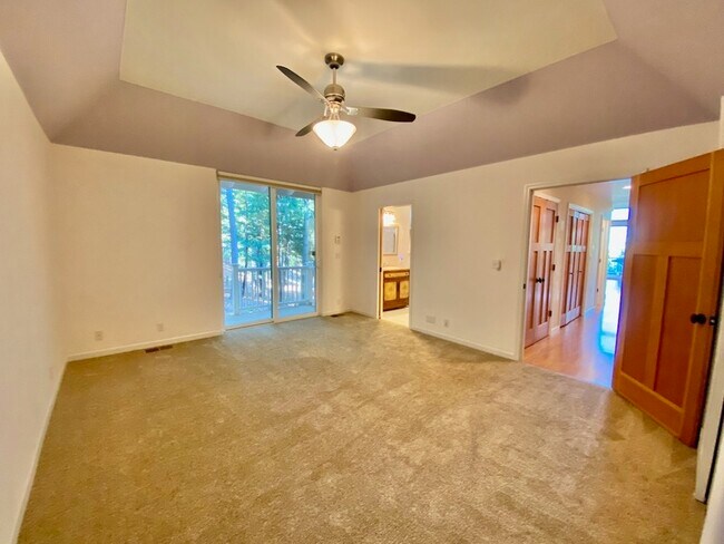 Building Photo - 13055 Summit Ridge Dr