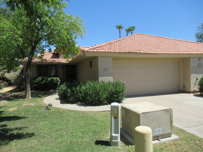 Building Photo - Single Level Townhome in Scottsdale!