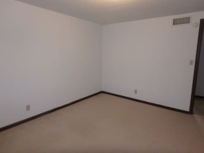 Building Photo - Nice 3 Bed 1.5 Bath Duplex SW Columbia!