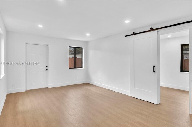 Building Photo - 1123 NE 1st Ave.