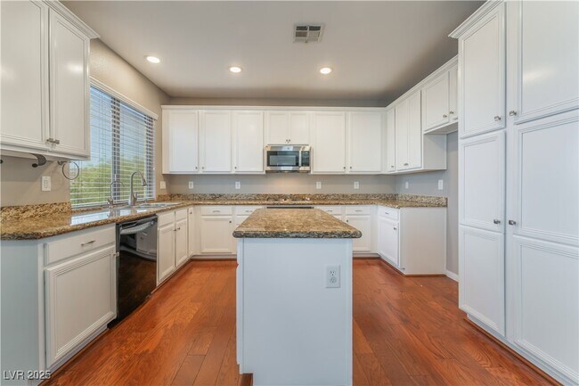 Building Photo - 11901 Luna Del Mar Ln