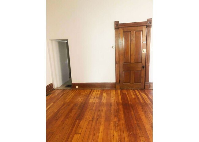 Building Photo - 3255 Bishop St