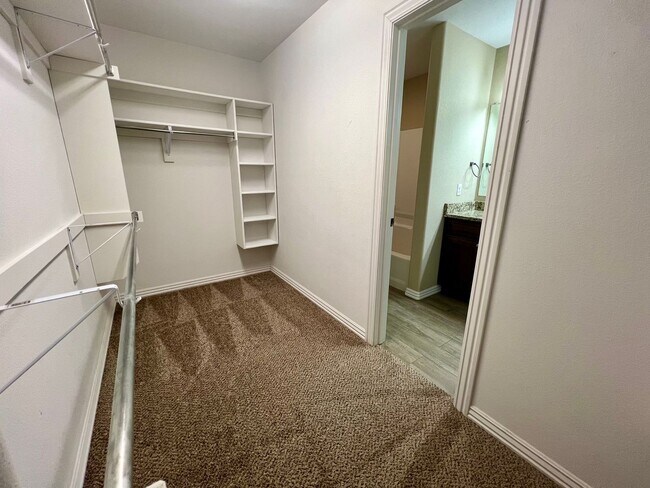 Building Photo - Beautiful 3B/2B Townhome in Chaffee Crossi...