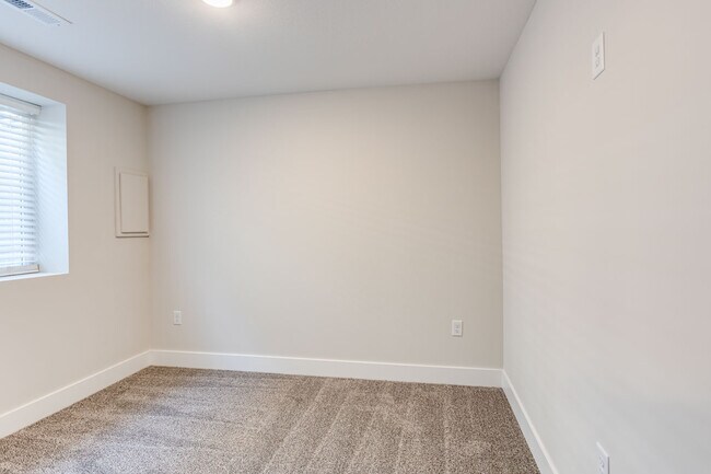 Building Photo - 8541 W 37th St N