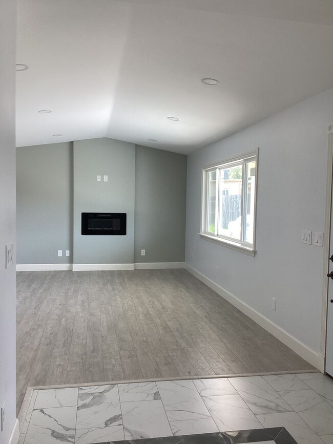 Building Photo - Beautiful Orcutt Newer ADU Home Includes A...