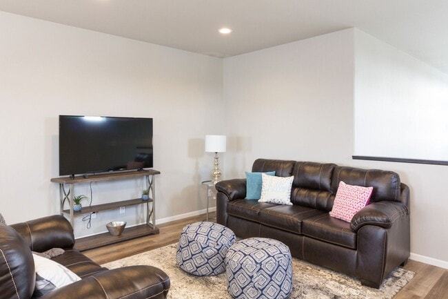 Building Photo - 3-bedroom, 3-bathroom West Fargo Single-Family Home w/ 3 Stall Garage