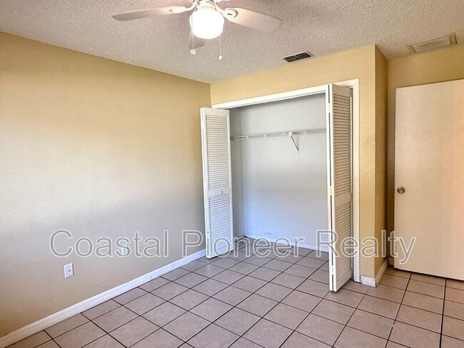 Building Photo - 6063 Shingler Ave