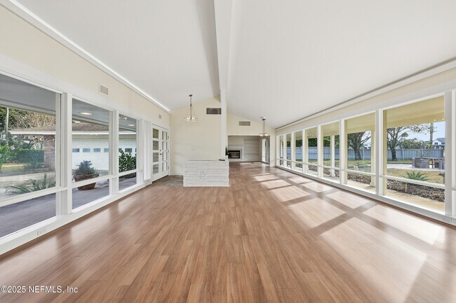 Building Photo - 330 San Juan Dr